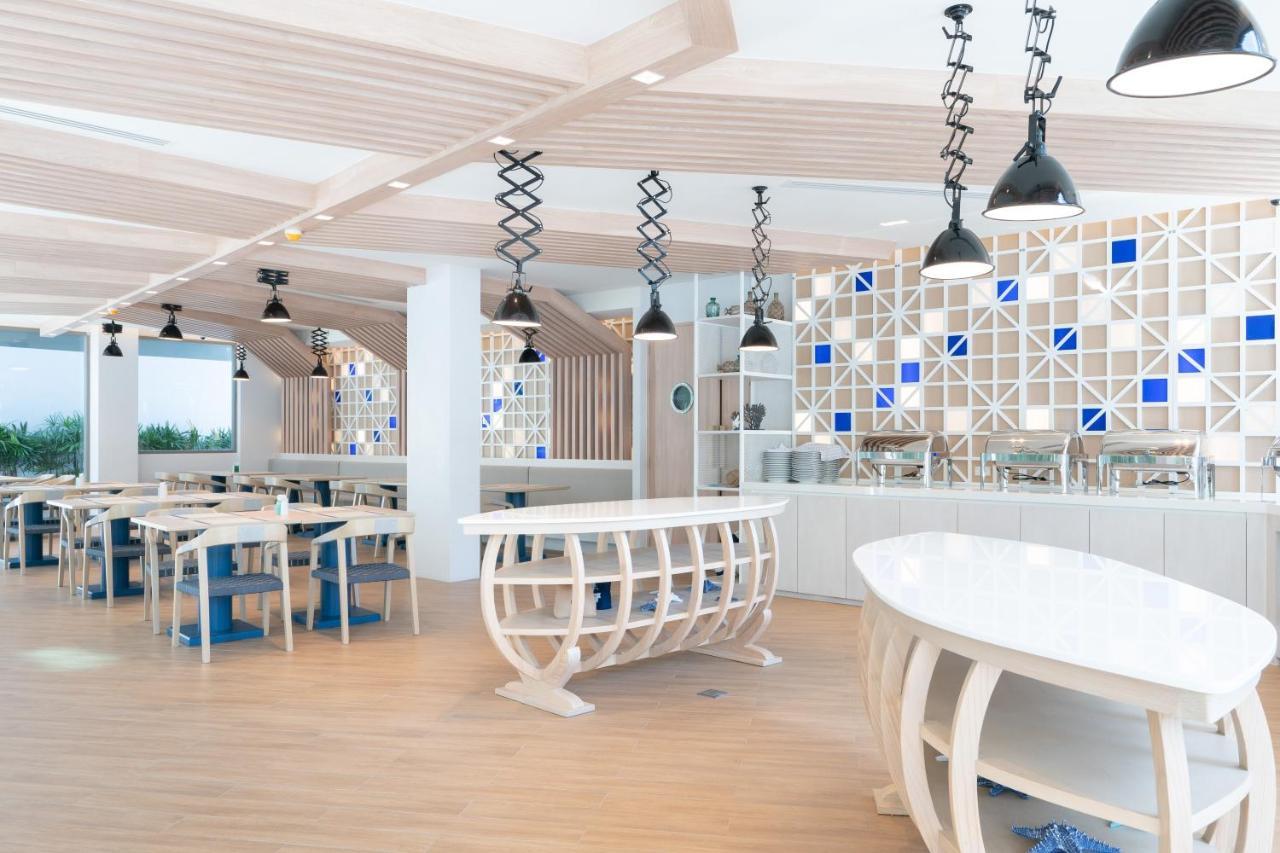 Panwaburi Beachfront Resort - Sha Extra Plus Εξωτερικό φωτογραφία The interior of the restaurant